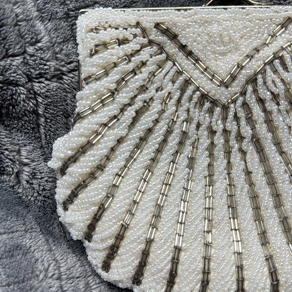Vintage white beaded evening clutch/ bag /purse - Picture 11 of 15